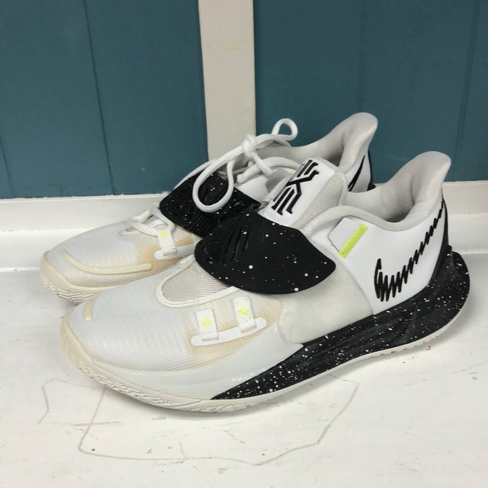 Nike Kyrie Low 3 TB Mens Sz 8 Black‎ White Basketball Sneakers Shoes CW6228-101
